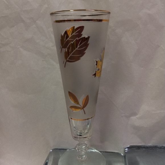 6 Libbey Pilsner Glasses Clear Gold Leaf Etchings Flute Style Vintage - Picture 3 of 4